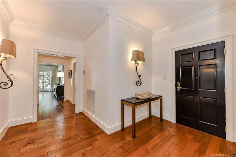 2445 Selwyn Ave #201, Charlotte, NC 28209