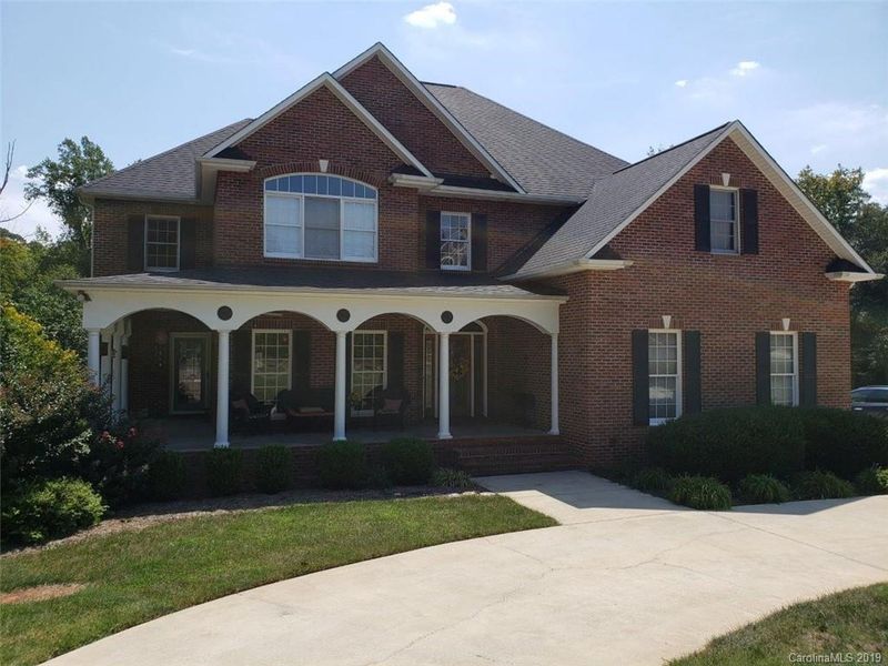 1023 10th Avenue Dr NW, Hickory, NC 28601