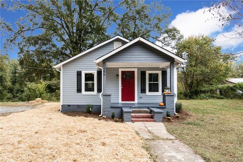 506 N Hill St, Dallas, NC 28034