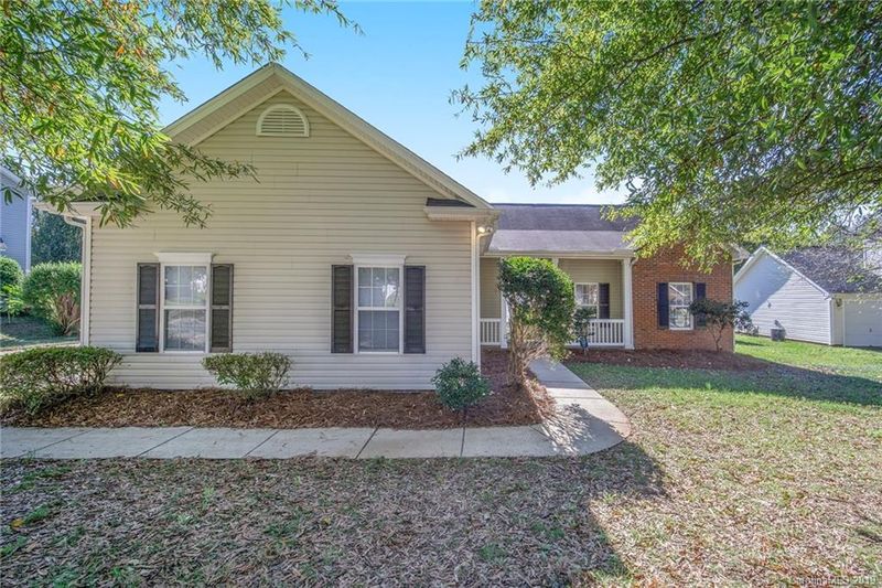 7915 Layla Dr, Charlotte, NC 28216