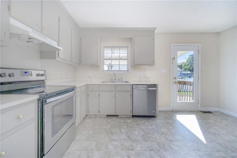 106 Chadwick Cir, Dallas, NC 28034