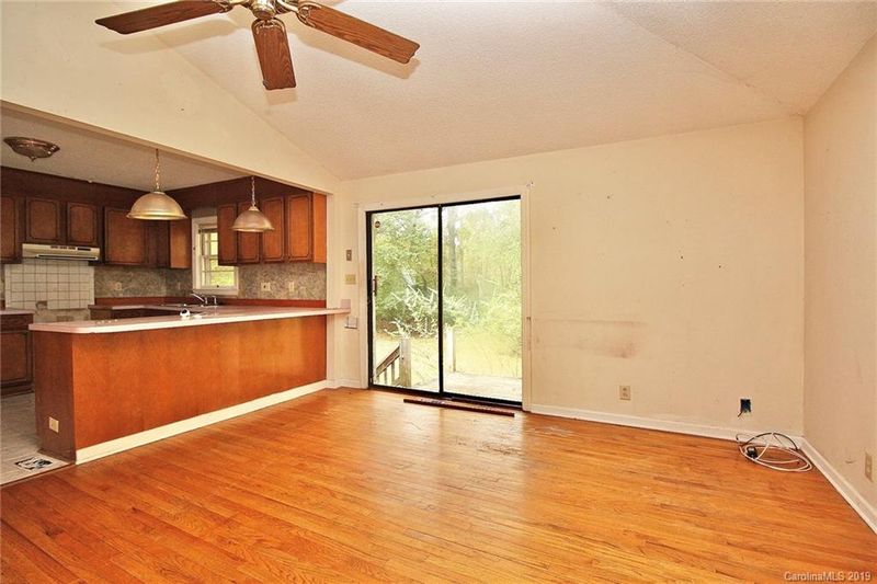 700 Flowe Dr, Charlotte, NC 28213