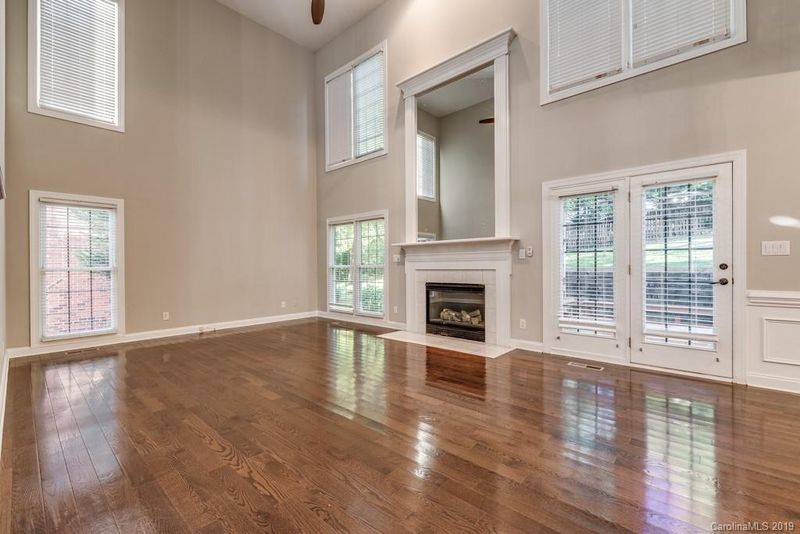 120 Sardis Pointe Rd, Charlotte, NC 28105