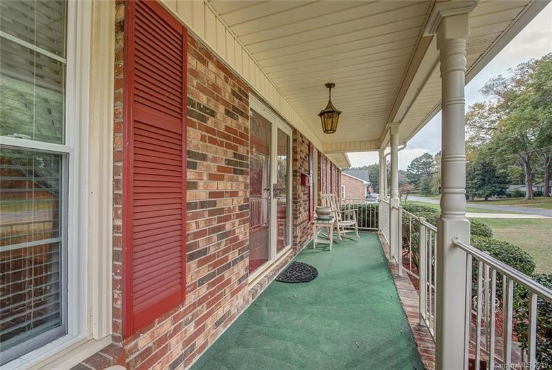 1900 Kingston Dr, Gastonia, NC 28052