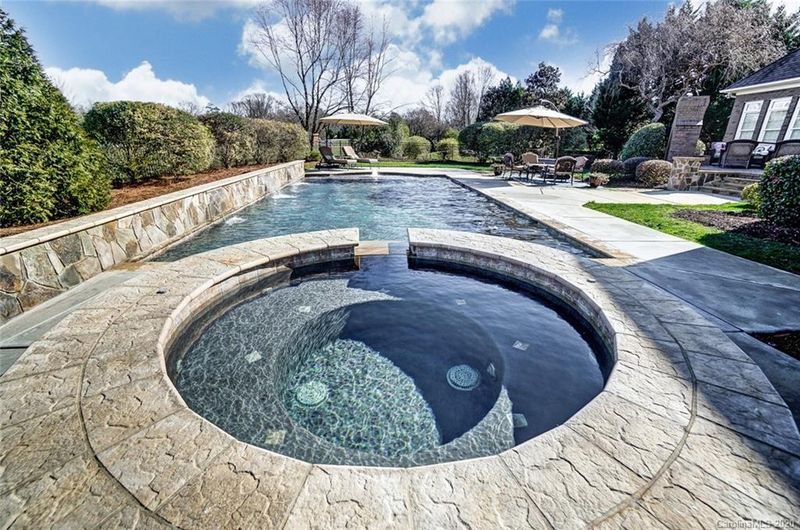 9222 Skipaway Dr, Waxhaw, NC 28173
