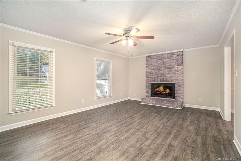 911 Cathedral Dr, Belmont, NC 28012