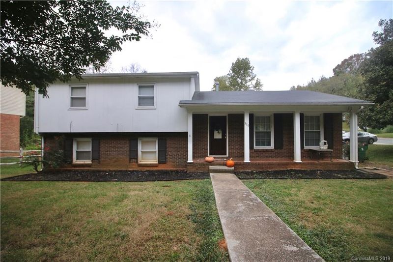 900 Tally Ho Ct, Charlotte, NC 28212