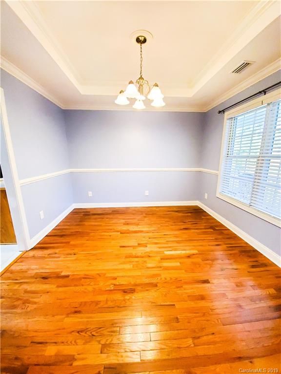 127 Hunters Pointe Dr, Dallas, NC 28034