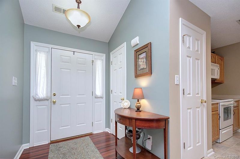 2048 Westminster Ln, Matthews, NC 28104