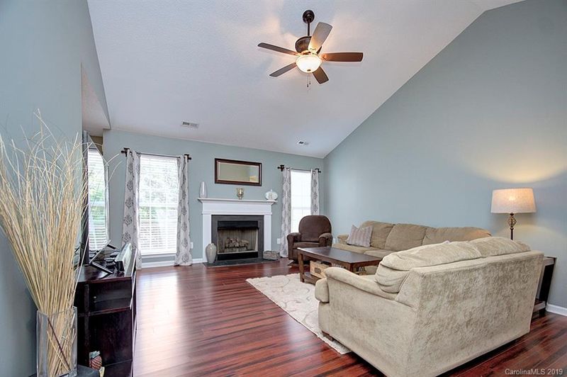 2048 Westminster Ln, Matthews, NC 28104