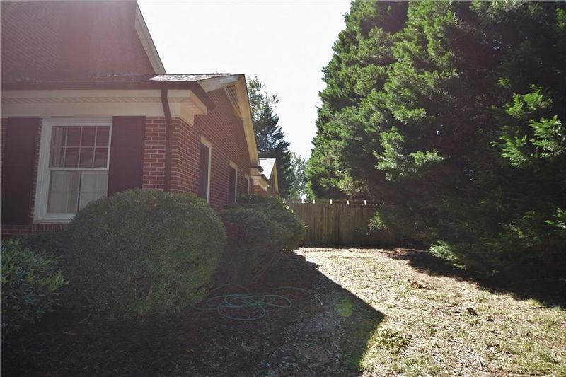949 1st St NE, Hickory, NC 28601