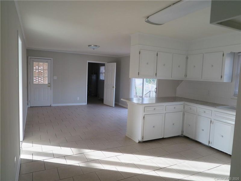 1041 Avondale Rd, Lowell, NC 28098
