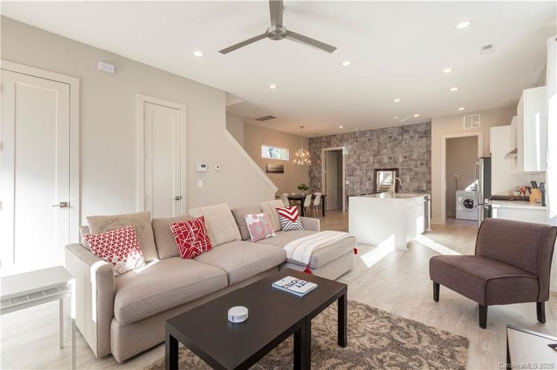 4135 Merlane Dr, Charlotte, NC 28206