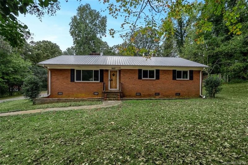 9007 Douglas Dr, Charlotte, NC 28217