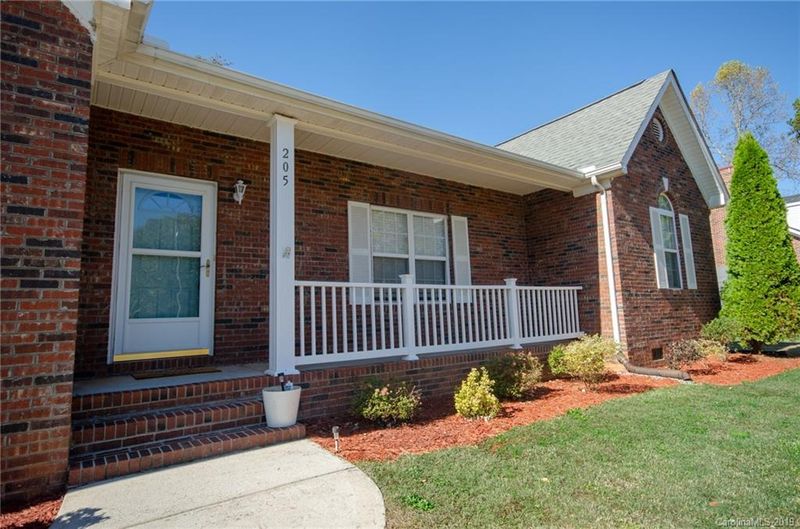 205 River Hill Rd, Statesville, NC 28625