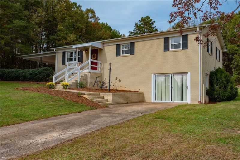 814 4th St, Conover, NC 28613