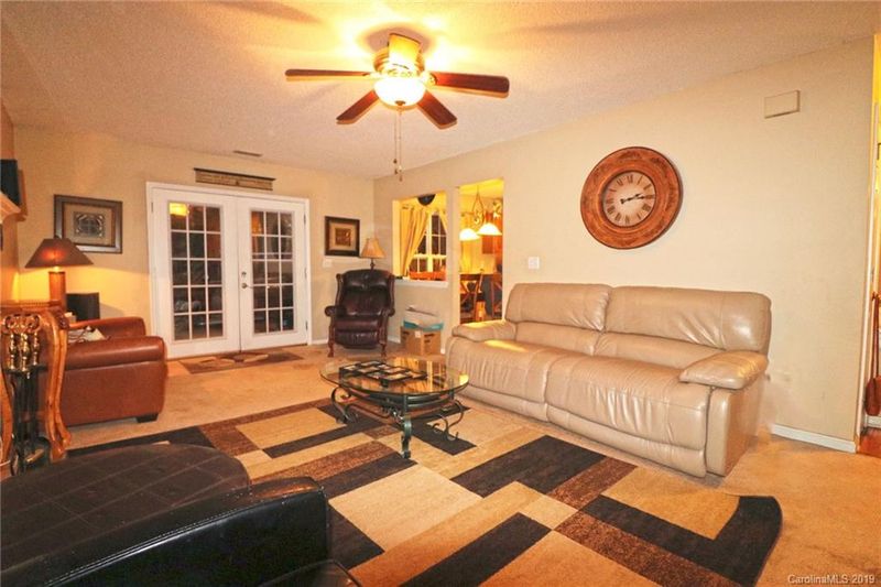 5631 Hedgecrest Pl, Charlotte, NC 28269
