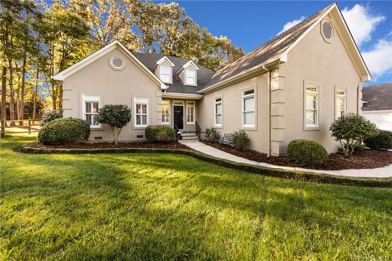 823 Brightwood Ln, Matthews, NC 28105