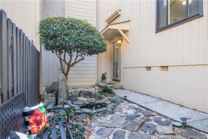 4039 Ivystone Ct, Charlotte, NC 28277