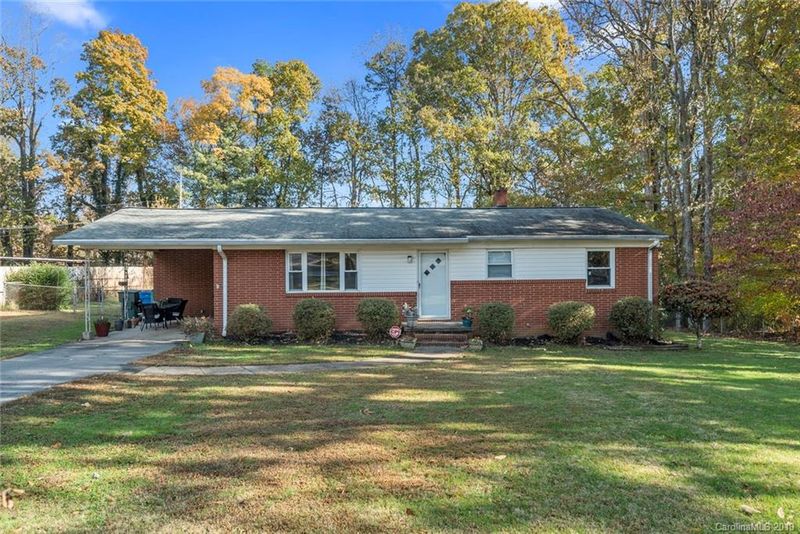 428 Wedgewood Dr, Mooresville, NC 28115