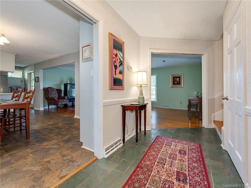 2010 Saratoga Dr, Gastonia, NC 28056