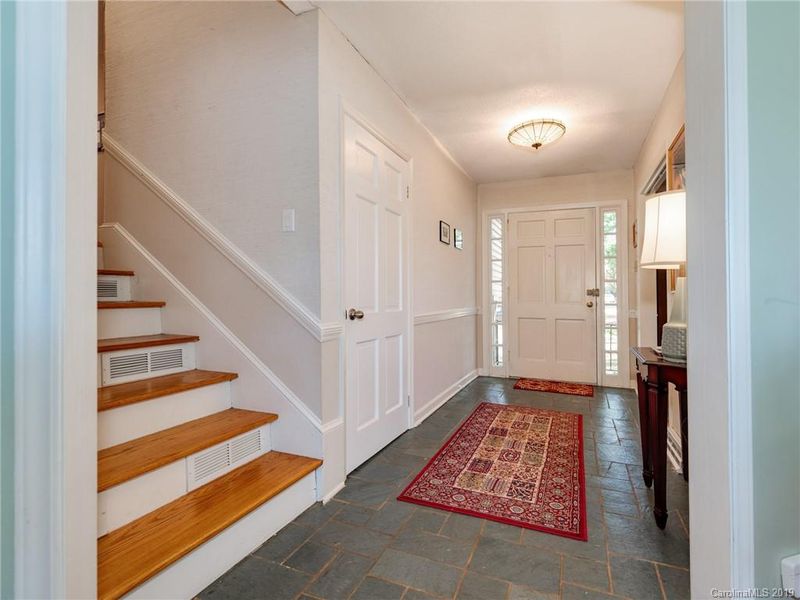 2010 Saratoga Dr, Gastonia, NC 28056