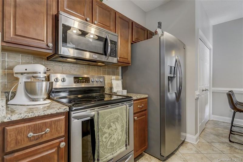 8953 Cinnabay Dr, Charlotte, NC 28216