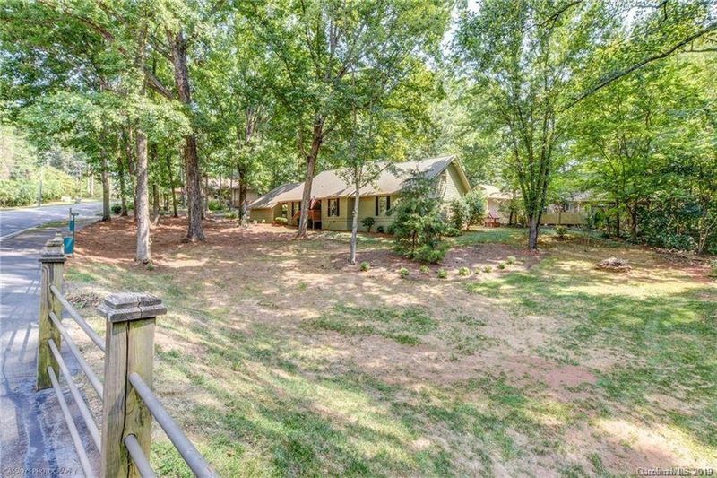 6 Hamiltons Ferry Rd, Clover, SC 29710