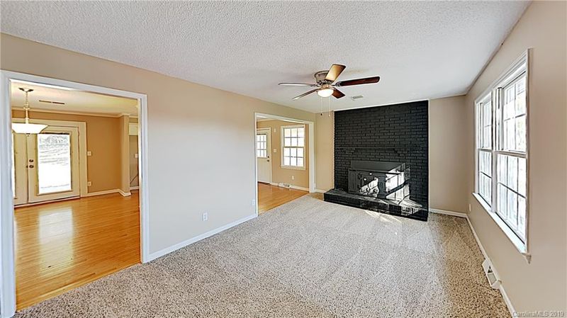 300 Woodstream Dr, Gastonia, NC 28056