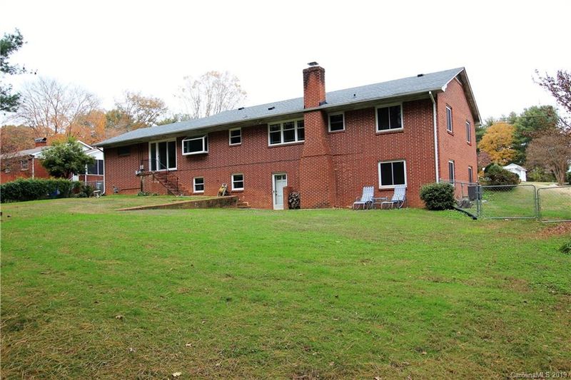 602 12th Ave NE, Hickory, NC 28601