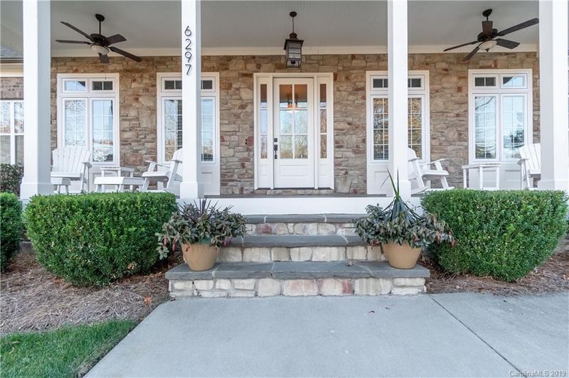 6297 Fox Chase Dr, Davidson, NC 28036