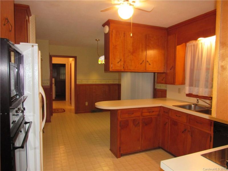 910 Oak Forest Dr, Monroe, NC 28112