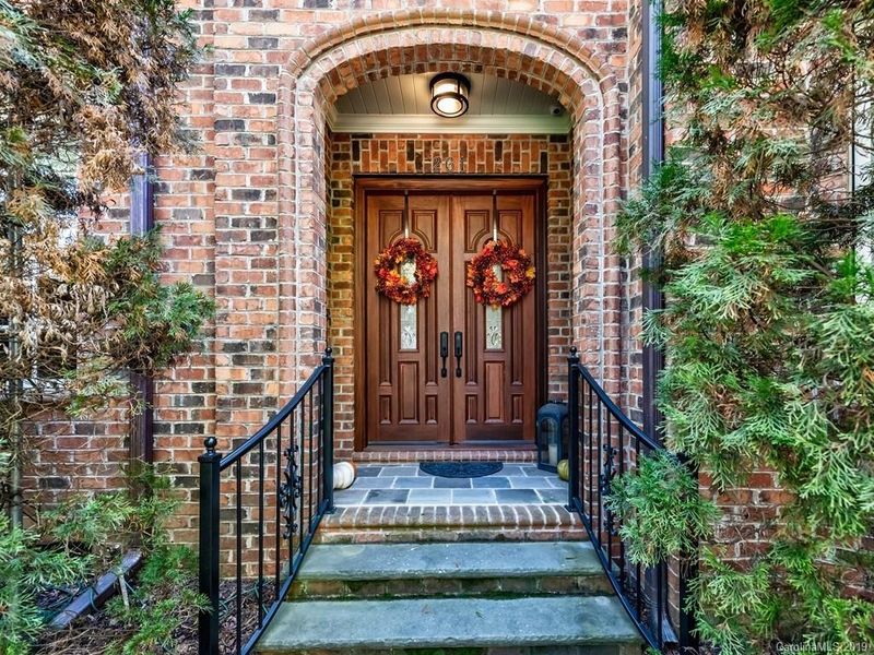 261 Ridgewood Ave, Charlotte, NC 28209