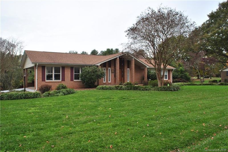 2007 Elizabeth Ave, Hickory, NC 28602