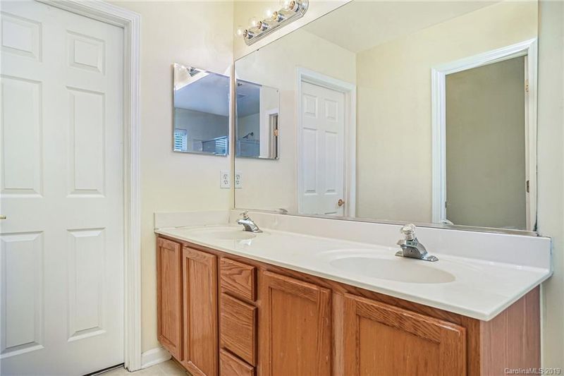 509 Grantham Ln, Charlotte, NC 28262