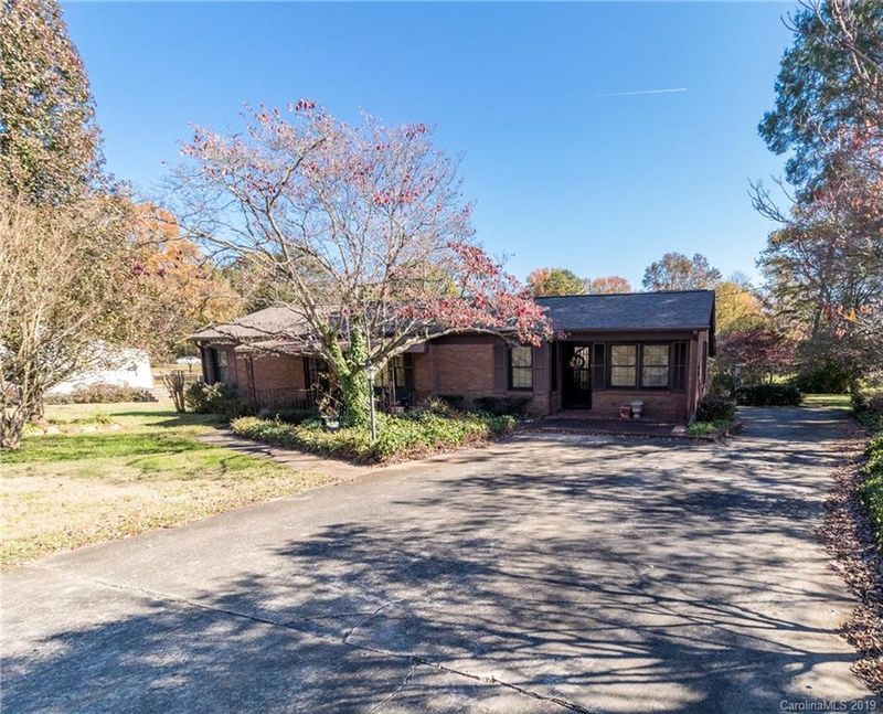 102 3rd St, Mount Holly, NC 28120