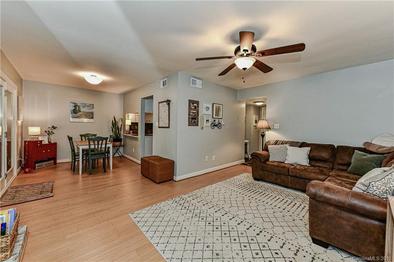 3703 Willow Point Dr, Charlotte, NC 28277