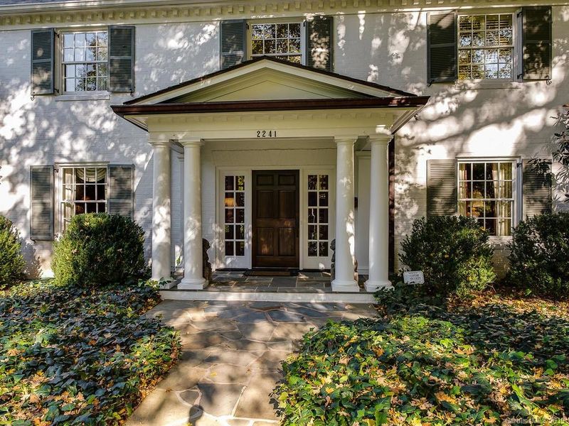 2241 Pinewood Cir, Charlotte, NC 28211