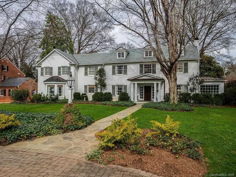 2241 Pinewood Cir, Charlotte, NC 28211