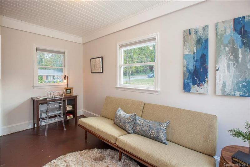 935 Cardinal Dr, Charlotte, NC 28205