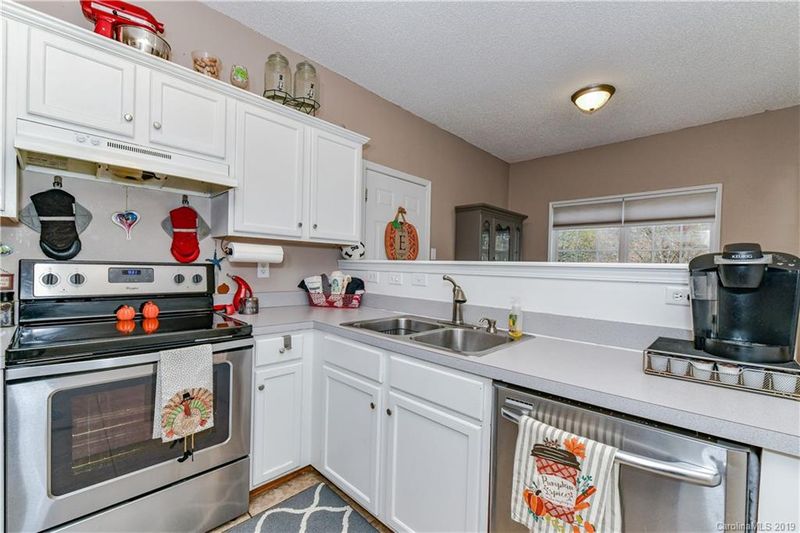 10823 Wyndham Pointe Dr, Charlotte, NC 28213