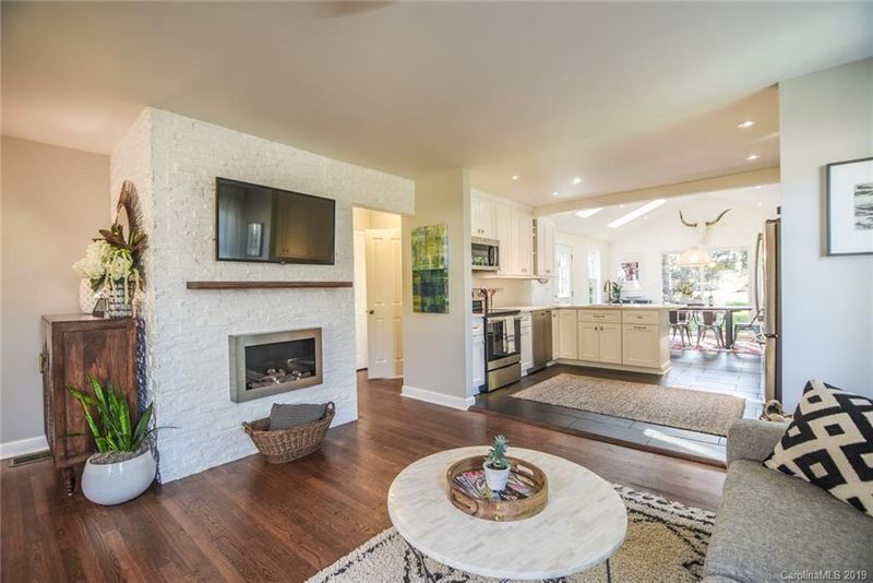 1520 Winston Dr, Charlotte, NC 28205