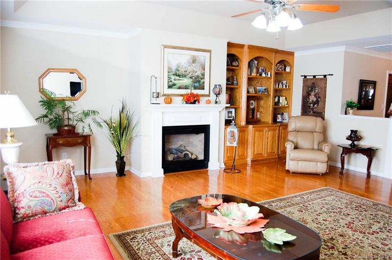 546 Queen Brogan Ct, Gastonia, NC 28054