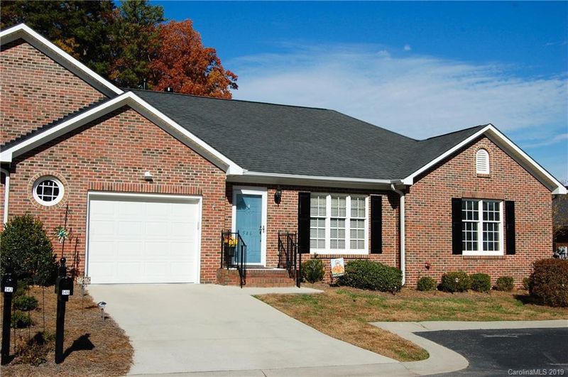 546 Queen Brogan Ct, Gastonia, NC 28054