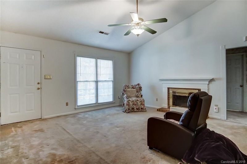 5948 Scots Bluff Dr, Charlotte, NC 28227