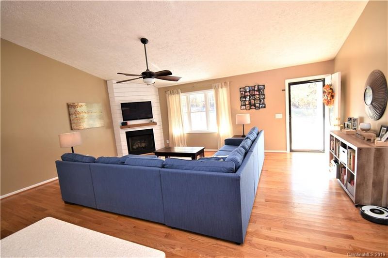 3980 Henry Dellinger Rd, Maiden, NC 28650