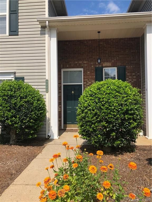 9008 Cinnabay Dr, Charlotte, NC 28216