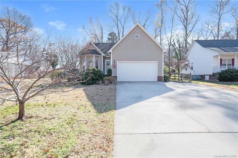318 Plaza Dr, Harrisburg, NC 28075