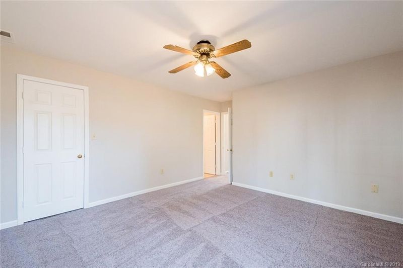 10008 Holly Tree Dr, Charlotte, NC 28215