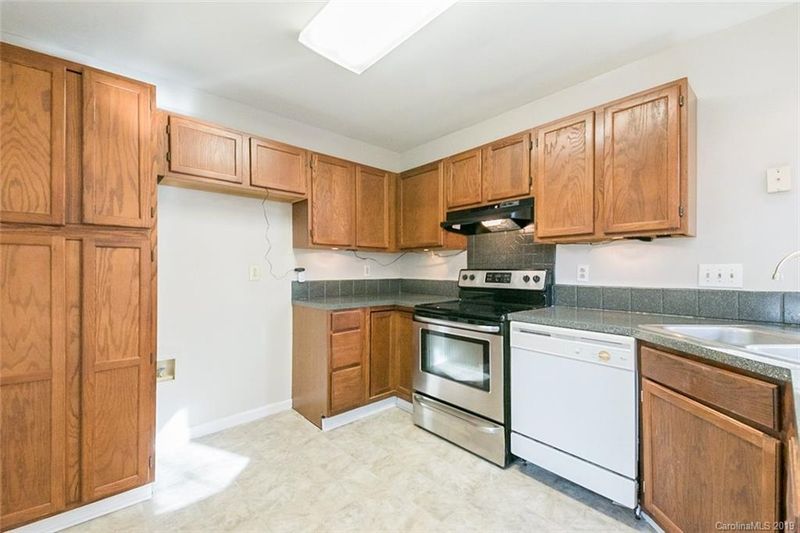 10008 Holly Tree Dr, Charlotte, NC 28215